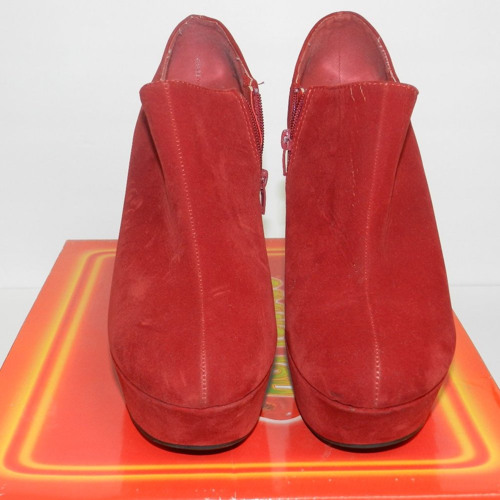 Red Wedges